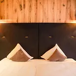 Superior Gourmethotel Yscla Отель 4*