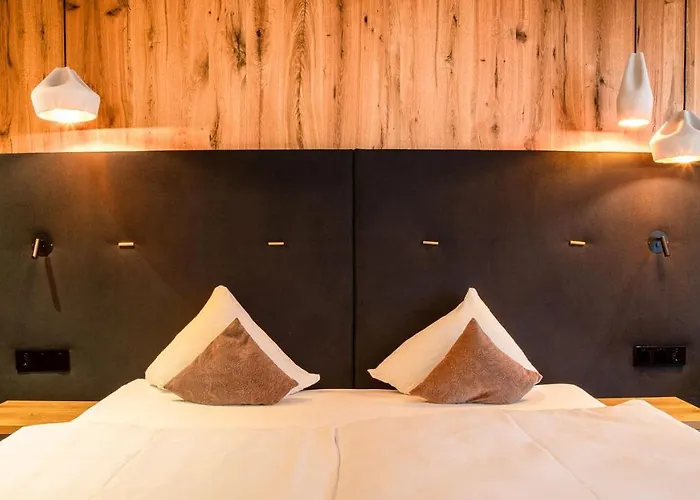 Superior Gourmethotel Yscla Szálloda 4*