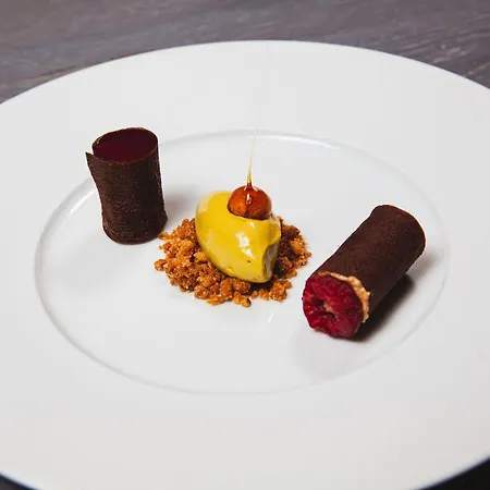 מלון Superior Gourmethotel Yscla 4*