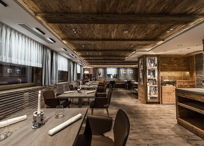 מלון Superior Gourmethotel Yscla 4*